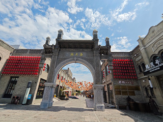 Stroll along Baoding West Street