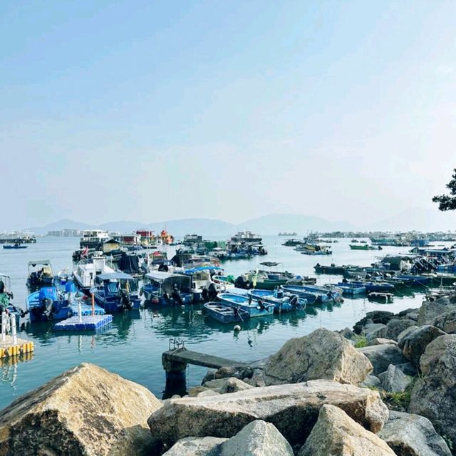 青山灣海濱長廊，三聖邨海鮮市場，聽說近黃昏會更熱鬧！