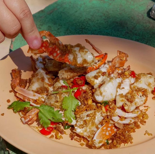 ร้านลับๆ ริมทะเล ที่คนภูเก็ตรู้จักกันดี 