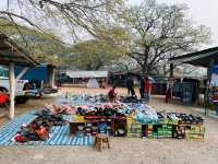 ตลาดนัดเก่าแก่ : ตลาดนัดวันอาทิตย์