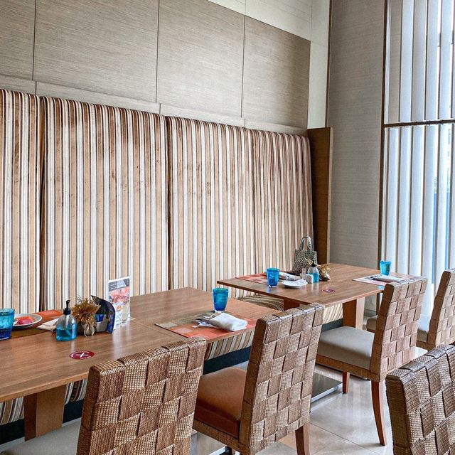 โรงแรมสวยใจกลางสาทร - Eastin Grand Hotel