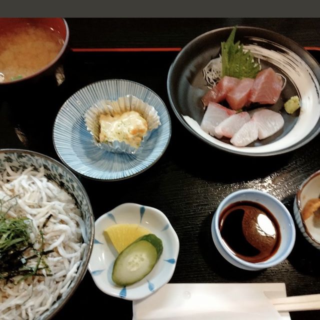 湯淺かどや食堂：出名的白飯魚飯，地點方便