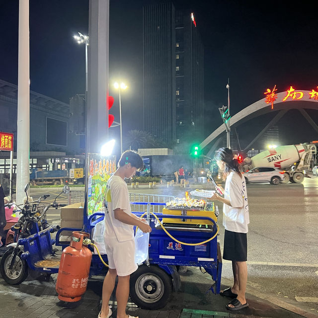 華南城站-深圳本地體驗!集酒吧、路邊攤、萬達廣場於一身的一區!|Trip.com 深圳