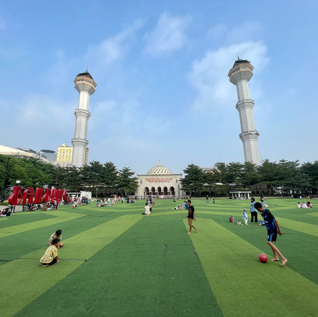Bandung's Heartbeat: Alun-alun Chronicles