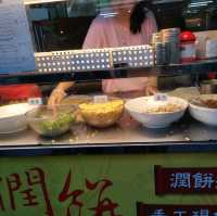 新北銅板美食推薦～三重【百香潤餅捲】…料多實在超飽滿...