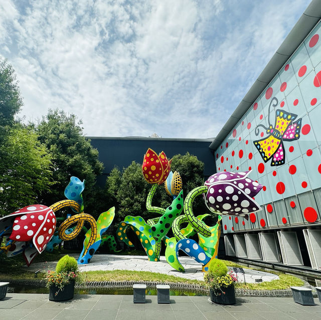 草間彌生的松本市立美術館