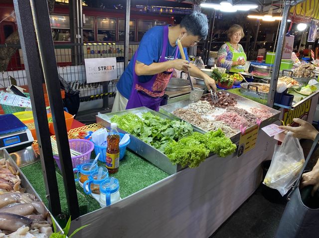 Street Food ลานหน้าThe Street Ratchada 