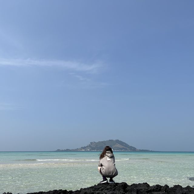 에메랄드빛 바닷물이 너무 맑은 해수욕장🌊
