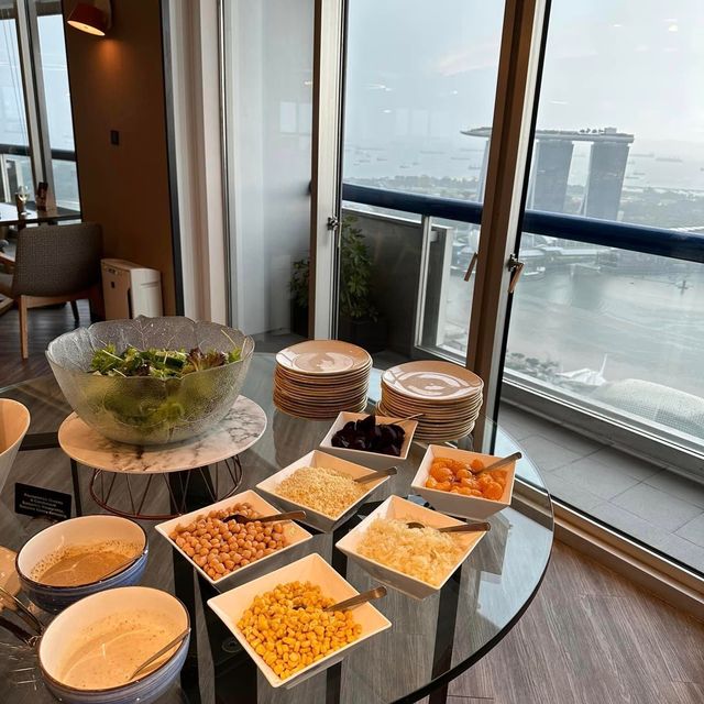 Swissotel the Stamford - Breakfast/Happy Hour