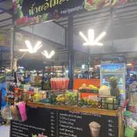 A must visit local night market bangkok 👍🏻
