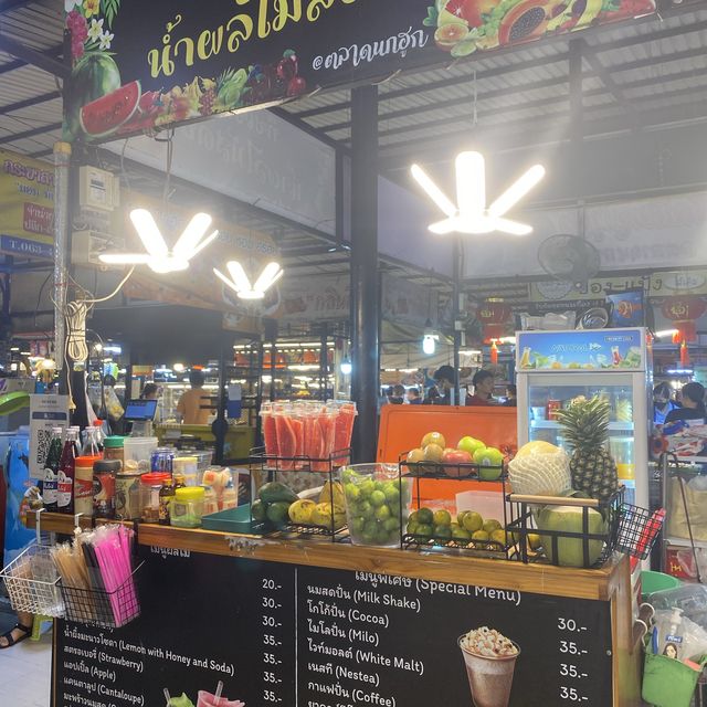 A must visit local night market bangkok 👍🏻