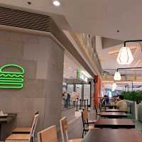 Shake Shack🍔漢堡包餡料豐富🍟厚脆薯條🥤奶昔💕太美味了✨