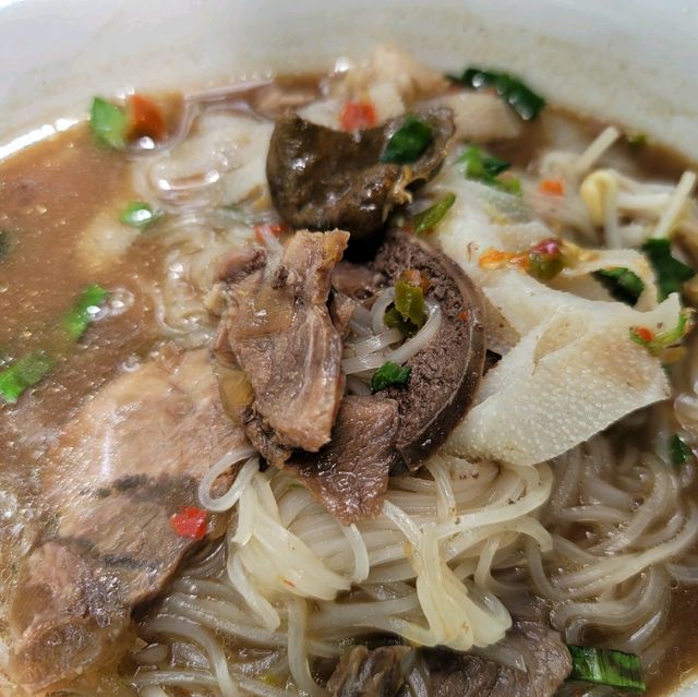 ก๋วยเตี๋ยวลิ้นวัวเฮียตี๋น้อย พยุหะคีรี นครสวรรค์
