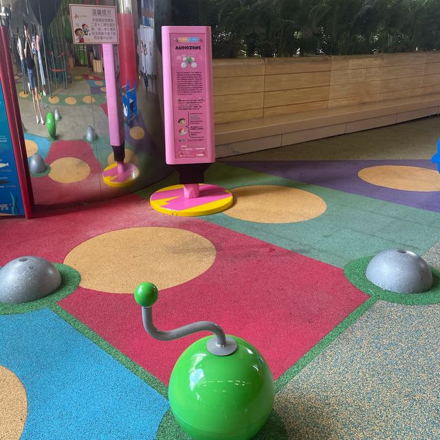 免費室內遊樂場「鯨魚花園」
