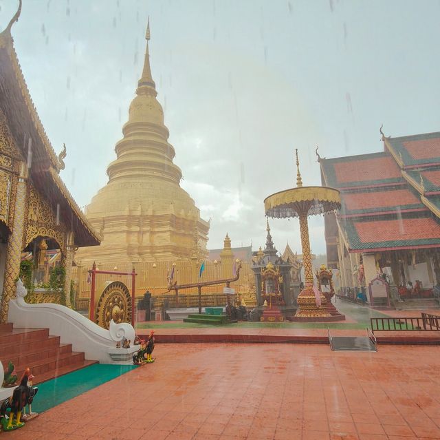 ทริปบุญหน้าฝนสักการะขอพร วัดพระธาตุหริภุญชัย ลำพูน