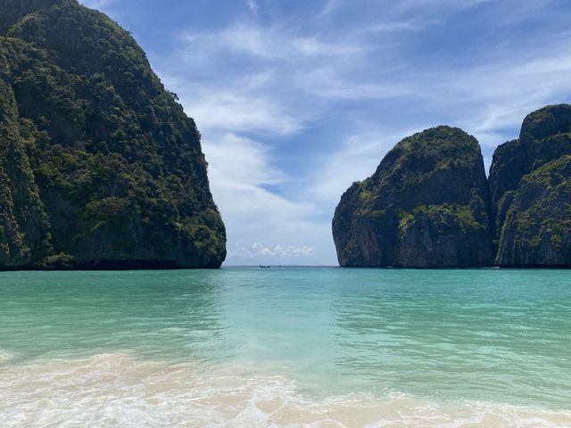 Paradise in Phuket🏝️: The Crystal Clear Maya Bay on Phi Phi Island🐚