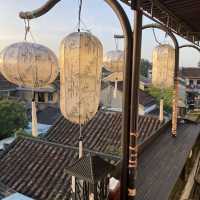ชมวิวพระอาทิตย์ตกเมืองดานังที่ Faifo Coffee