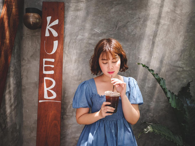KUBE(กึ้บ) คาเฟ่ริมทุ่งนา