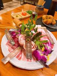 【沖縄/グルメ】アグー豚のしゃぶしゃぶと島野菜が食べ放題！