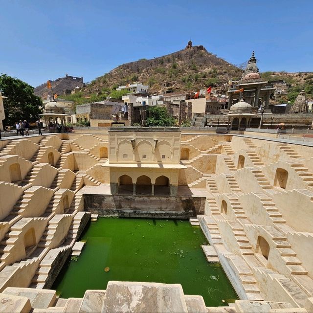 Panna Meena ka Kund