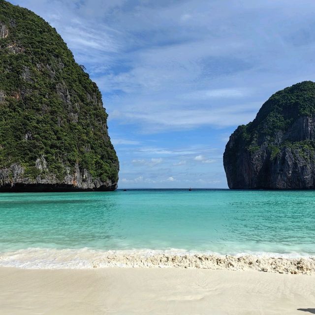 Discover the Hidden Gem of Maya Bay 🌅