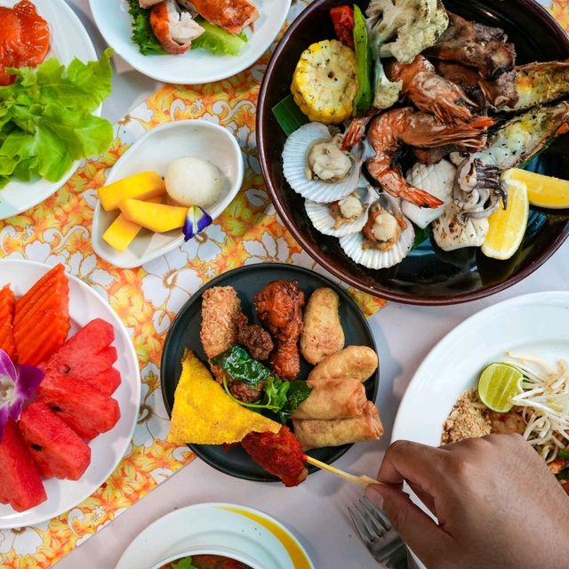 เดทดินเนอร์วันศุกร์ บุฟเฟ่ต์ในภูเก็ตที่ ชามไทย 