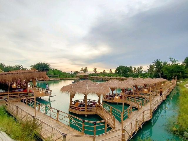 ทานข้าวที่บ้านฉางริมน้ำ