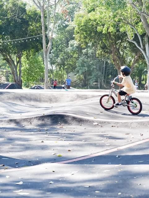 ปั่นจักรยานที่ Grandee Cafe’ & Skate Park 🚴🏻‍♂️