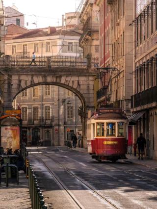 A Romantic Ancient City Where One Can Stroll Through a Dreamlike Urban Painting