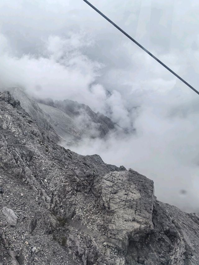Cable Car @Jade Drqgon Snow Mountain
