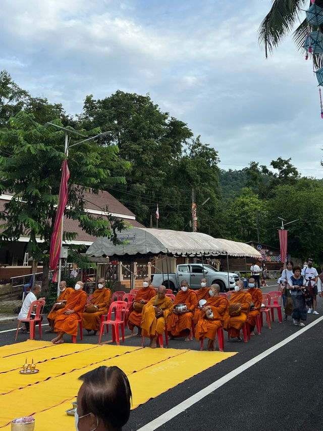 ตักบาตรข้าวเหนียว เยือนถิ่นชาวภูไท ✨🙏🏻