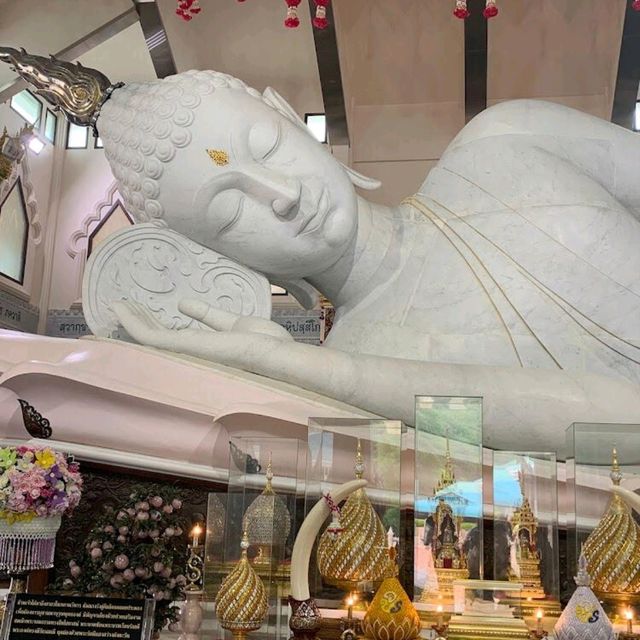 Reclining Buddha Temple (Wat Pa Phu Kon)