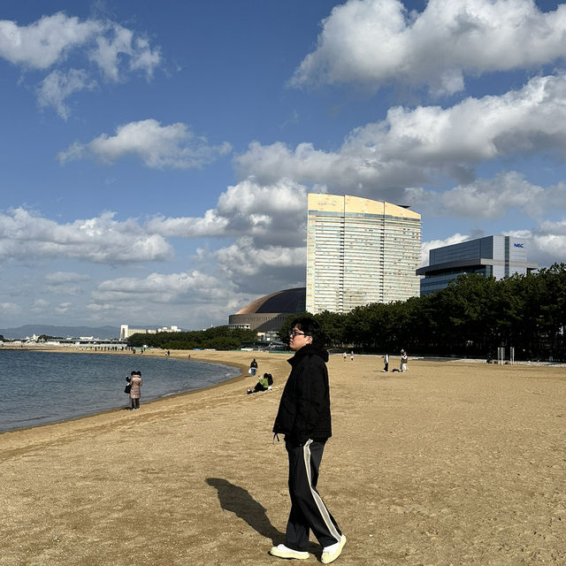 아기자기한 유럽풍 감성의 모모치해변🌊