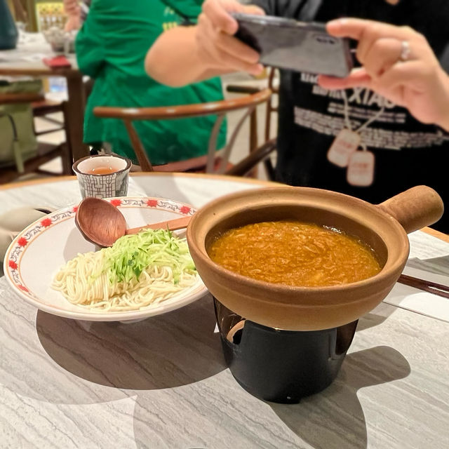 走進古雅的上海名居。細味經典上海美食