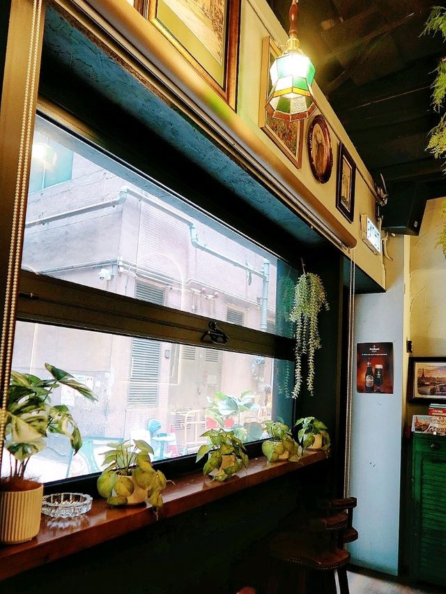 🇲🇫灣仔舊街巷内的法式小酒館