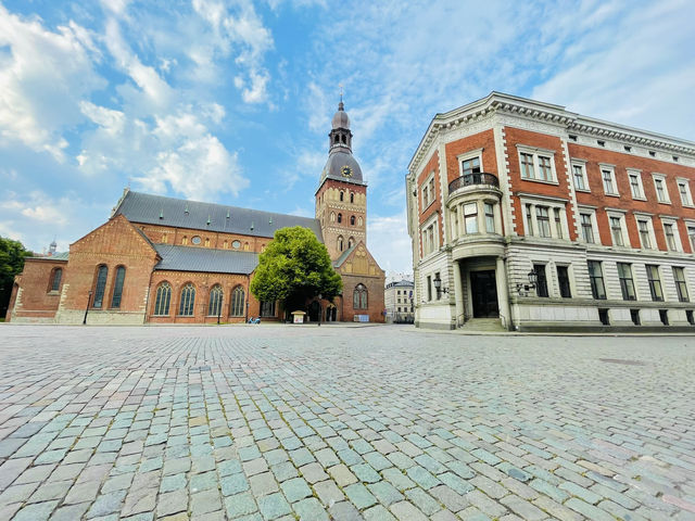 A city full of cultural richness and architectural beauty 🇱🇻👫❤️