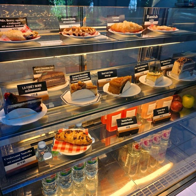 คาเฟ่ร่มรื่น กลางทุ่งนา ราชบุรี Pet Friendly 