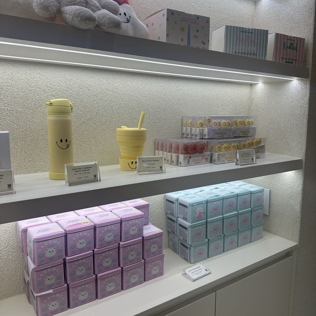 귀여운 케이크와 감성 가득한 굿즈, 잠실 롯데월드몰 노티드에서 만나는 달콤한 순간