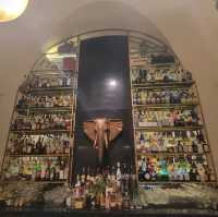 金邊萊佛士 Elephant Bar，世界30大酒吧