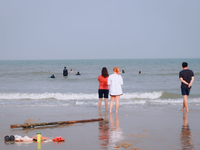 เล่นน้ำทะเลที่ “หาดชะอำ“ 🏖️