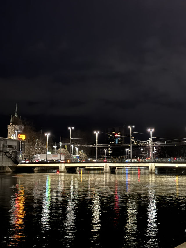🇮🇹 Zurich at Night: A Glimpse into the Illuminated Cityscape