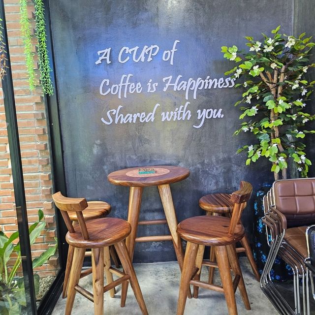 ร้านคาเฟ่แลนด์ดิ้งเดอ   ชุมพร