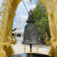 Wat Thepleela：金碧輝煌中的花園秘境 🌺