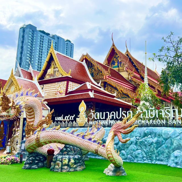 ลอดโบสถ์เสริมดวงที่วัดนาคปรก