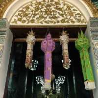 สักการะพระธาตุหริภุญชัย ในเทศกาลโคมแสนดวง 