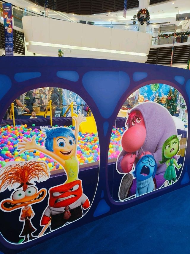 Holiday Wonderland Awaits at Paradigm Mall