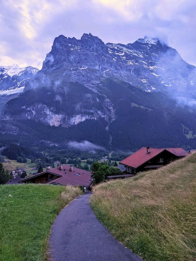世界最美的山城，前往少女峰必經的仙氣小鎮：格林德瓦 Grindelwald 