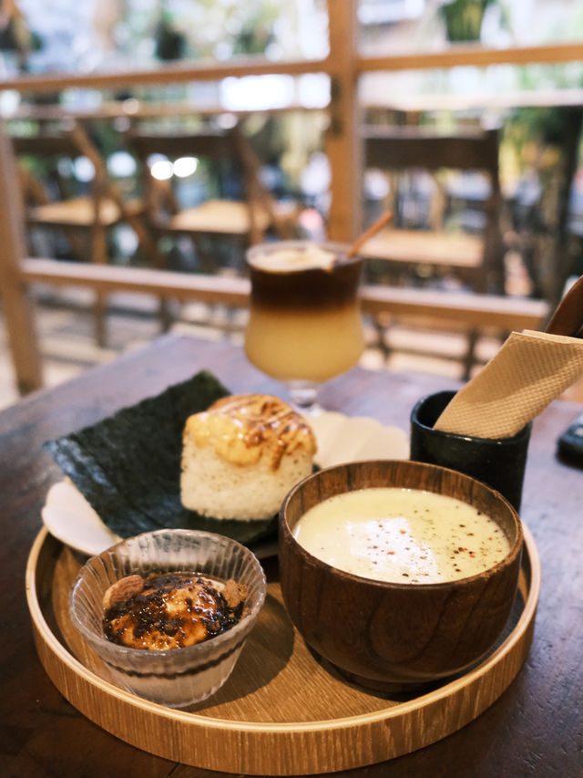 台灣旅遊·赤峰街大名鼎鼎的卜卜Cafe