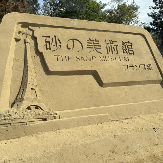 The Sand Museum (砂の美術館)
