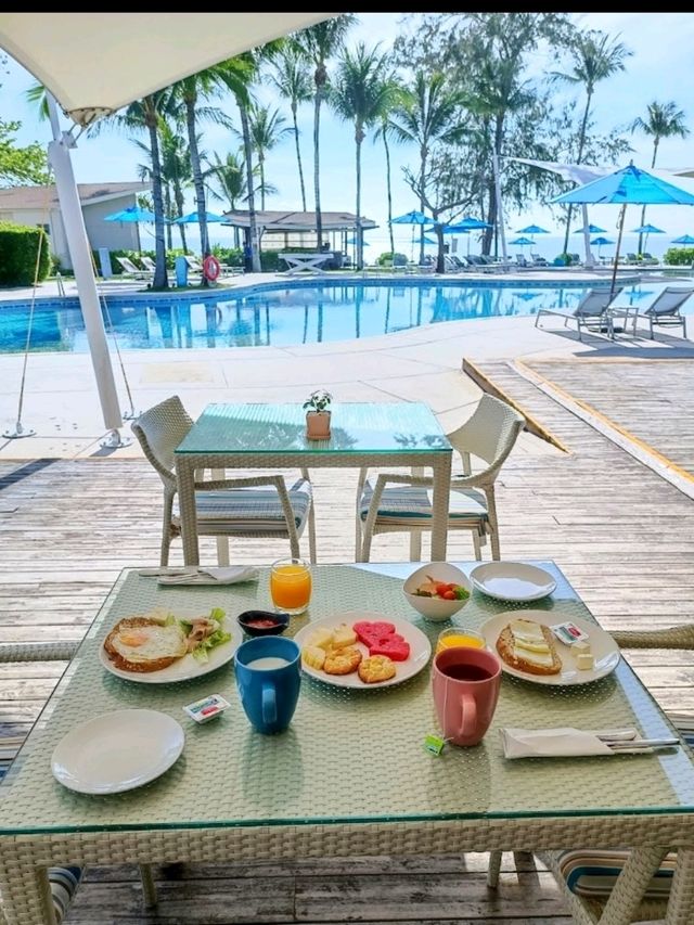熱鬧的查汶海灘之上OZO HOTEL